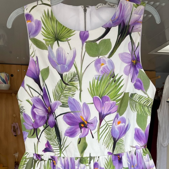 Alice + Olivia Palm Cream Dress 10 - Picture 9 of 9